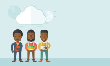 Üç adam kitap dosyaları, dizüstü ve tablet holding.