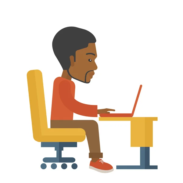 Africano seduta davanti il suo computer . — Vettoriale Stock