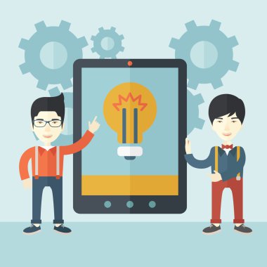 iki işadamları büyük holding tablet ekran.