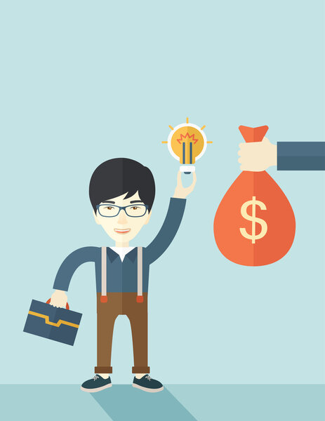 Азиатский молодой человек со своей сумкой и лампочкой
.