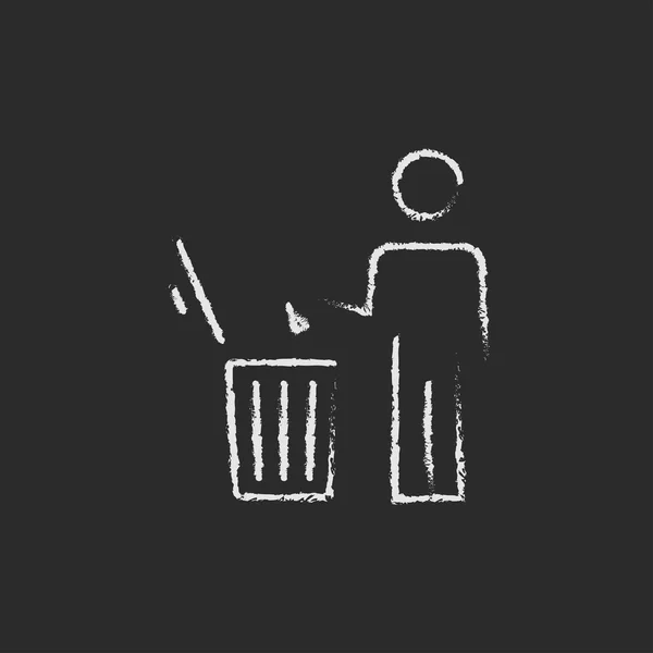 Uomo gettare immondizia in un'icona bin gesso disegnato . — Foto Stock