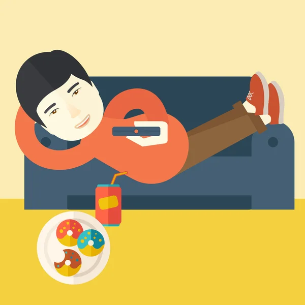 Uomo sdraiato sul divano. — Vettoriale Stock