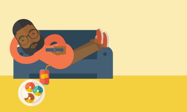 Adam kanepede yatıyor..