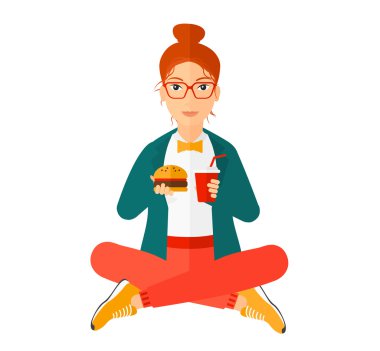 Hamburger yiyen kadın.