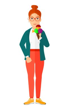 Kadın holding dondurma.