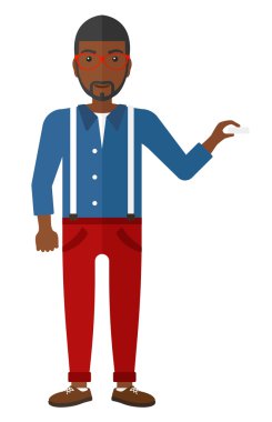 Tebeşir elinde olan adam.