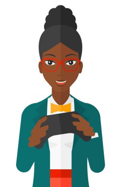 video oyunu oynayan kadın.