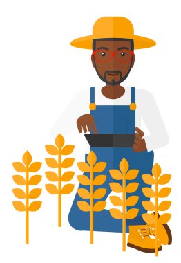 Alan bilgisayarda adamla.