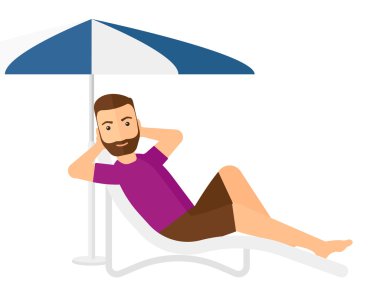 Şezlong içinde oturan adam.