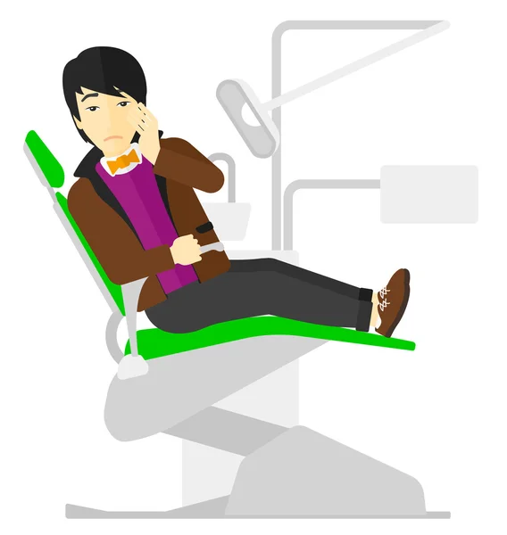 Hombre sufriendo en silla dental . — Vector de stock