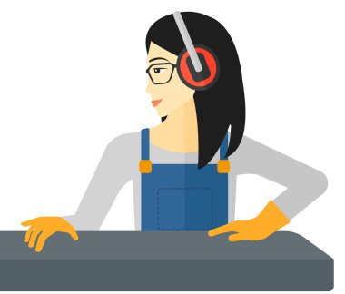 Çelik haddeleme üzerinde çalışan kadın değirmen.