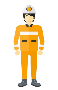 Kask içinde kendine güvenen madenci.