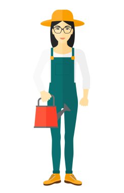 Sulama kabı olan çiftçi.