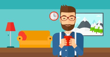 Fincan kahve ile oturan adam.