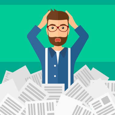 Gazeteler yığını erkekte.