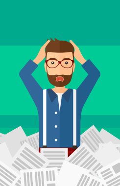 Gazeteler yığını erkekte.