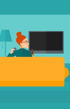 Kadın televizyon izliyor..