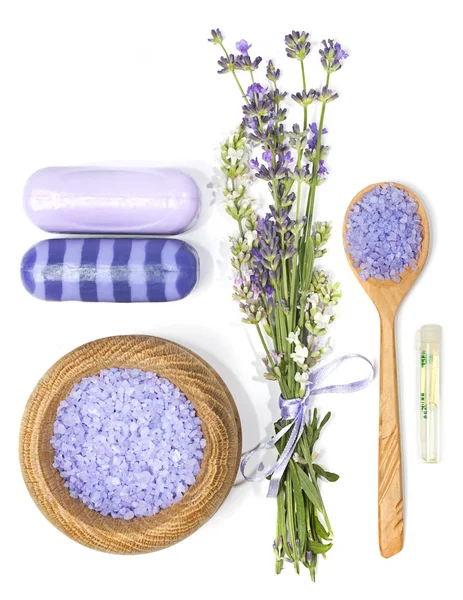 Lavanda, sal marina, aceite aromático y jabón sobre fondo blanco —  Fotos de Stock