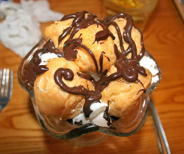 Profiteroles — Stockfoto