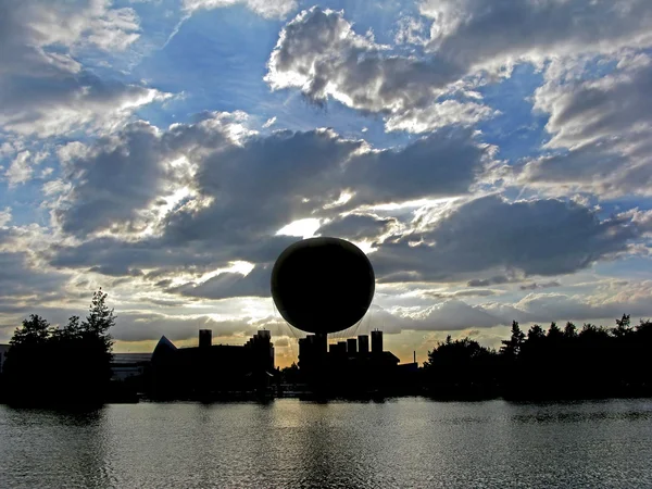 Globo silueta puesta del sol — Foto de Stock