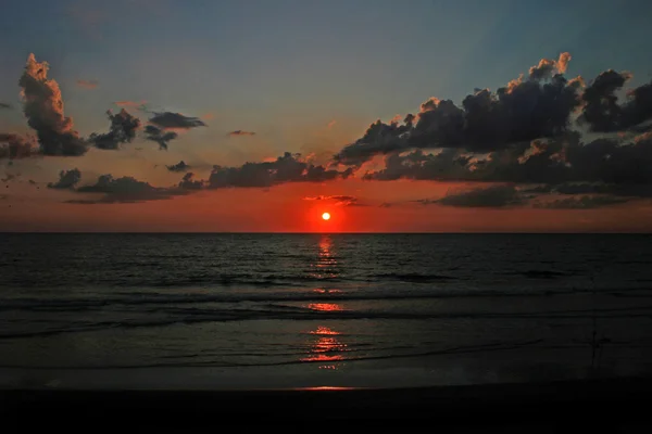 Pôr do sol vermelho — Fotografia de Stock