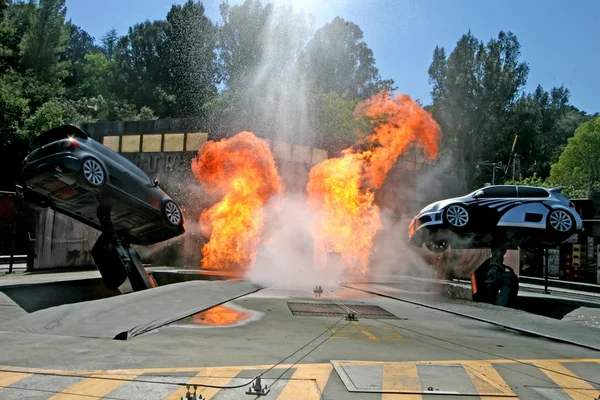 Universal Studios spårvagn Tour Stunt bilar — Stockfoto