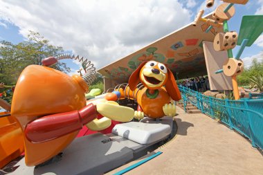 Slinky Dog Zigzag Spin