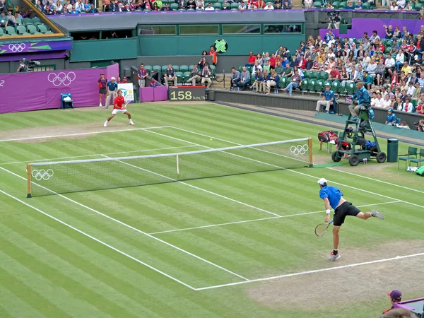 Roger federer und john isner — Stockfoto