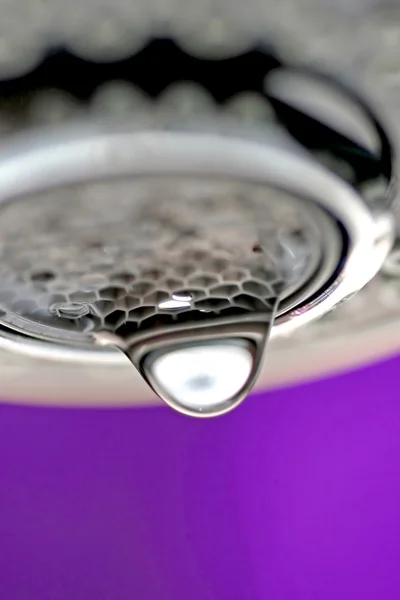 Dripping Faucet, Purple Background — Stock Photo, Image
