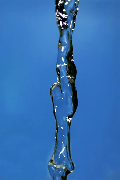 Water Pouring, Blue Background — Stock Photo, Image