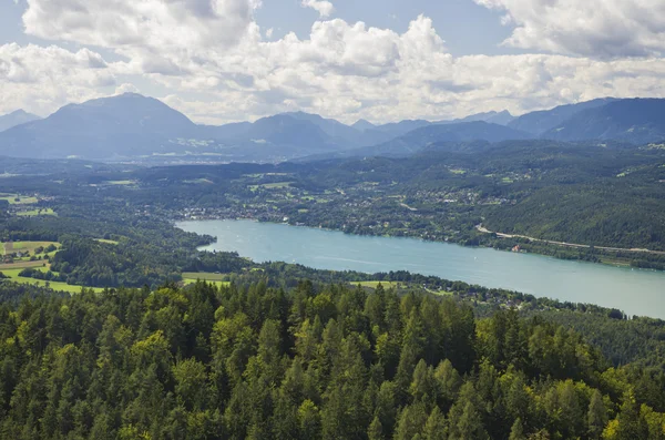 Vue panoramique du lac Worthersee — Photo