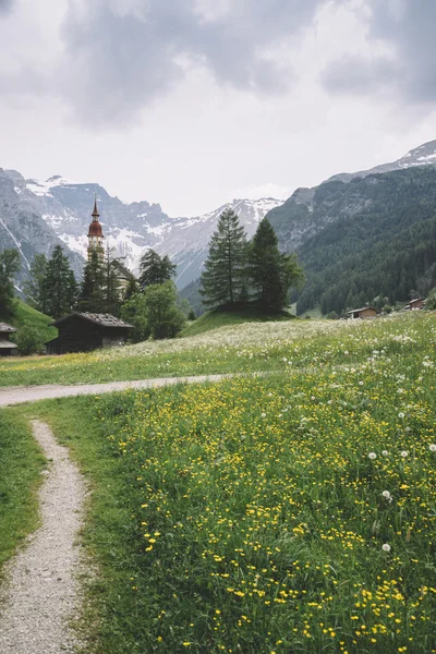 Obernberg am Brenner with austrian alps on background — Stock Photo, Image