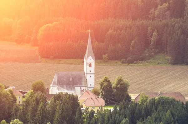 Igreja austríaca ao pôr-do-sol Imagens De Bancos De Imagens