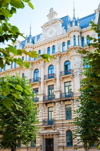 Secesní architektura - budování fasádu domu města Riga. — Stock fotografie