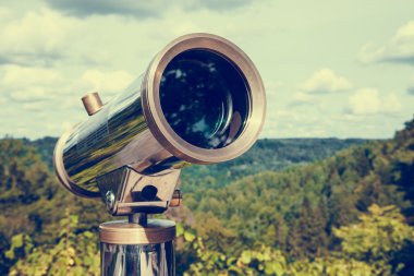 Keşfetmek için turist teleskop.