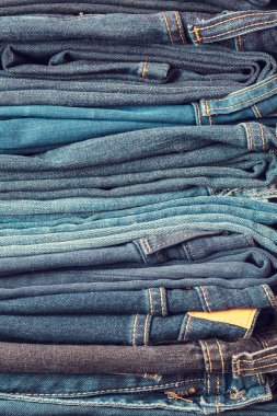 Yığılmış moda kot portre