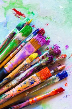 Sanatçı Boya fırçaları portre tuval üzerine.