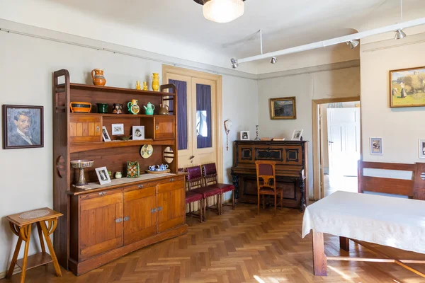 Living room in apartment of artist Janis Rozentals in Riga, Latvia. — Stock Photo, Image