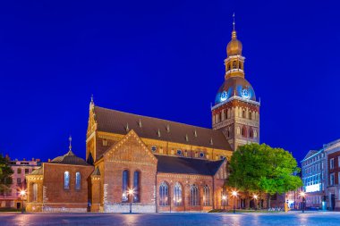 Alacakaranlıkta, Letonya Riga Katedrali