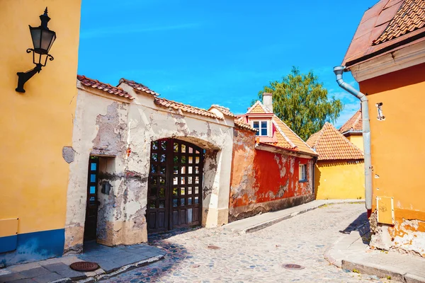 Yaz Ortaçağ tarihi merkezi Tallinn şehir caddede.