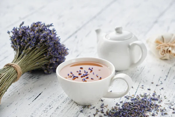 Υγιεινή Λεβάντα Φυτικό Φλιτζάνι Τσάι Ξηρά Άνθη Λεβάντας Και Τσάι — Φωτογραφία Αρχείου