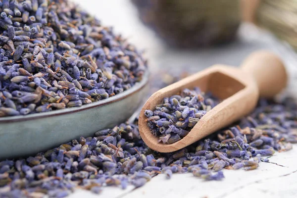 Blue Plate Dried Lavender Wooden Scoop Dry Lavender Flowers Close — Stock Photo, Image