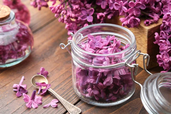 Lilac Flowers Jar Oil Infusion Bottle Bunch Syringa Flowers Preparation — ストック写真