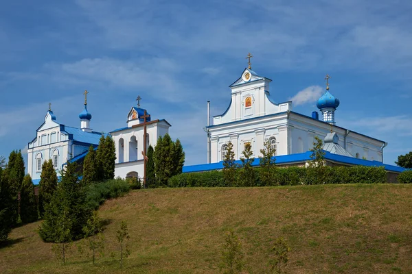 旧聖アン正教会とベラルーシのミンスク地域 Stolbtsyの鐘楼 — ストック写真