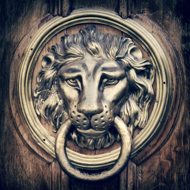 kapı tokmağı, kolu - aslan başı. stilize vintage.