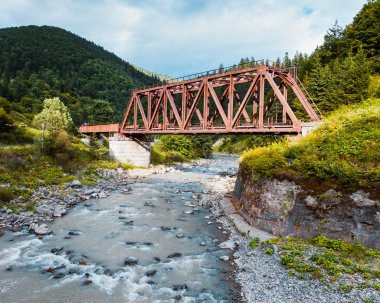 Demiryolu sehpa üzerinde Nehri, Karpatlar