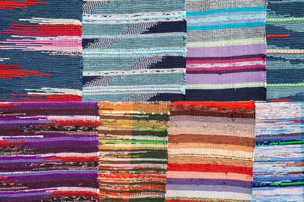 Textura do tradicional tapete colorido têxtil. Desenho étnico — Fotografia de Stock