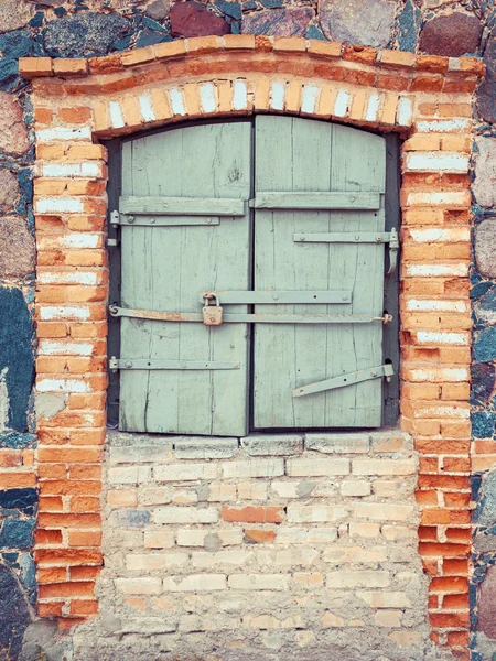 Closed rustic window of old  house — Stock Photo, Image