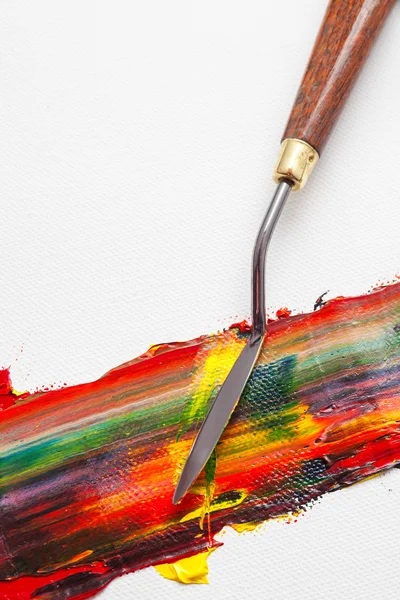 Palette knife and mixed oil paints on white canvas — Stock Photo, Image