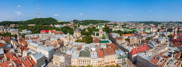 Felülnézete a Lvov város a magasból. Ukrajna. — Stock Fotó